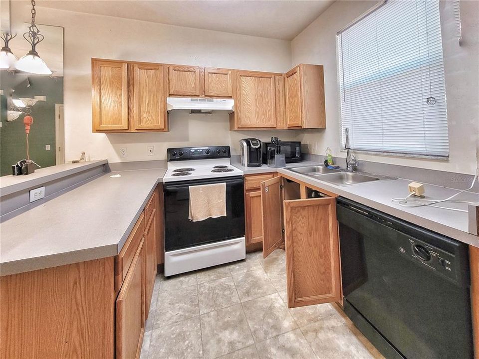 For Sale: $120,000 (2 beds, 2 baths, 1114 Square Feet)
