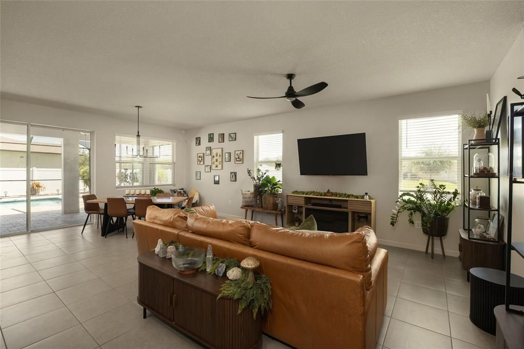 For Sale: $430,000 (3 beds, 2 baths, 1812 Square Feet)
