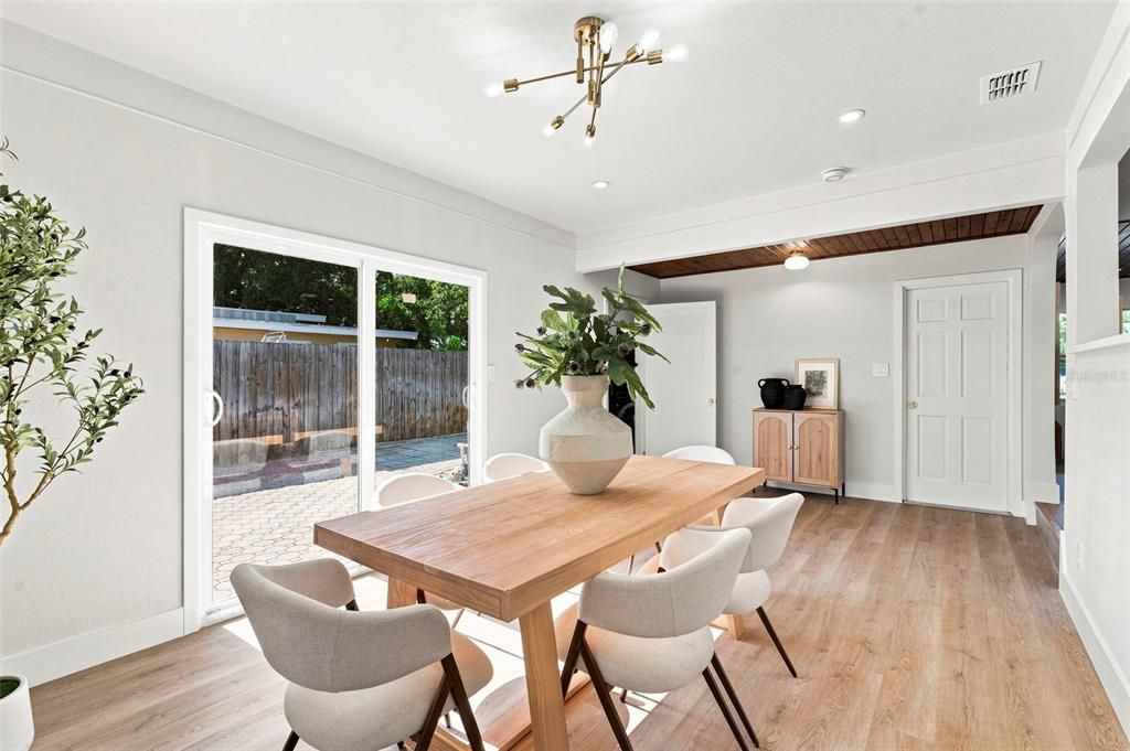 En Venta: $549,900 (3 camas, 2 baños, 1747 Pies cuadrados)