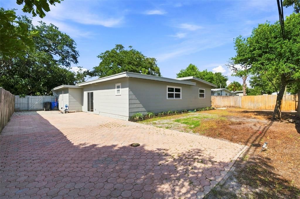 En Venta: $549,900 (3 camas, 2 baños, 1747 Pies cuadrados)