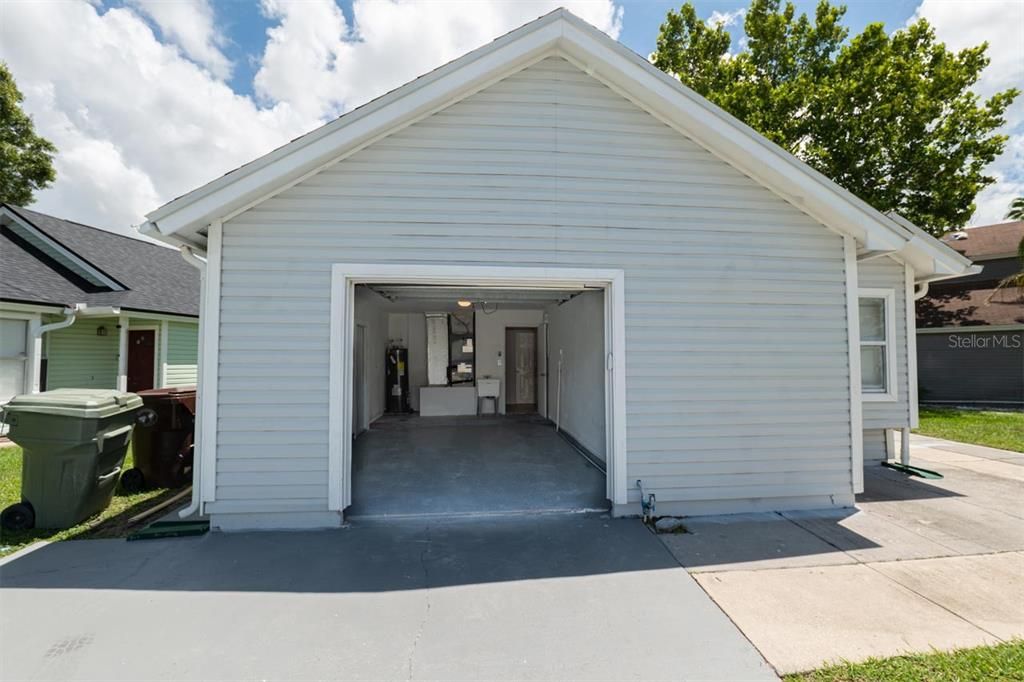 For Sale: $309,000 (3 beds, 2 baths, 1233 Square Feet)