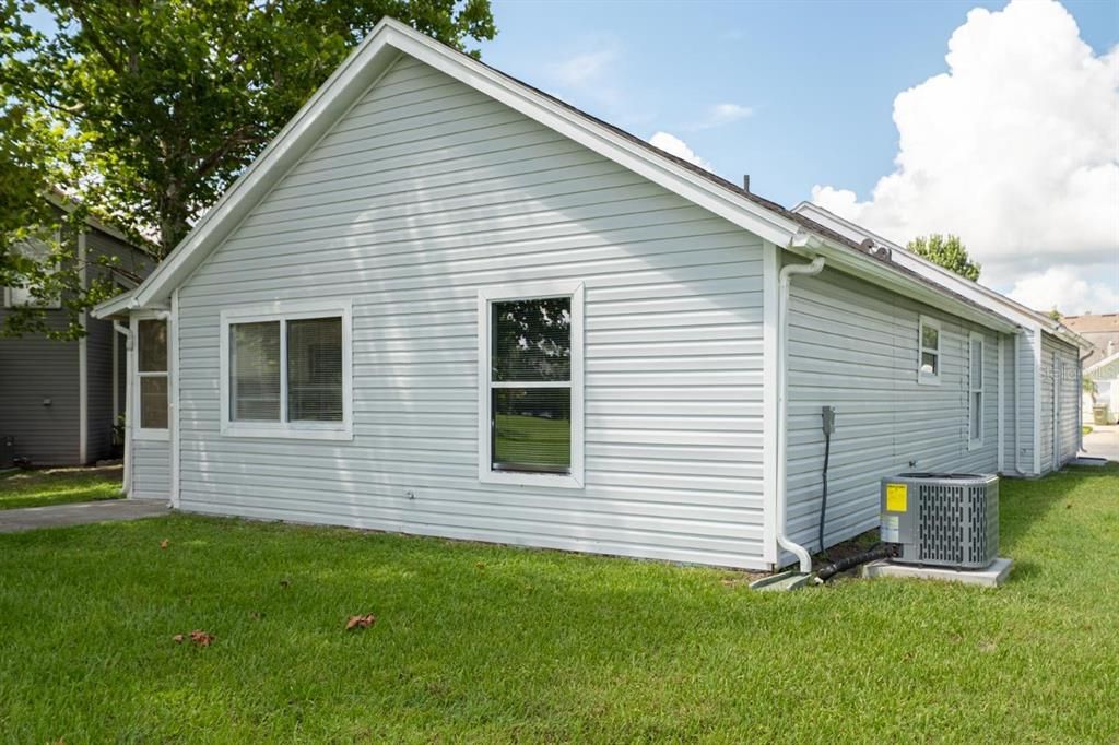 For Sale: $309,000 (3 beds, 2 baths, 1233 Square Feet)