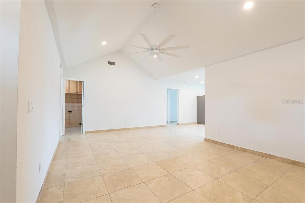 For Sale: $309,000 (3 beds, 2 baths, 1233 Square Feet)