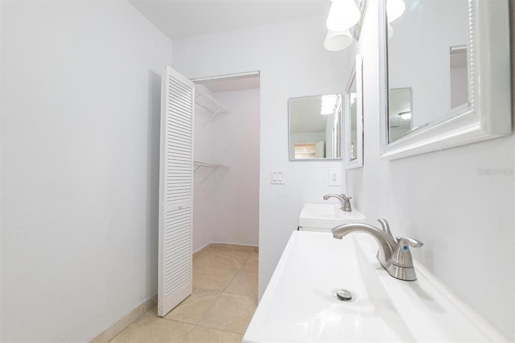 For Sale: $309,000 (3 beds, 2 baths, 1233 Square Feet)