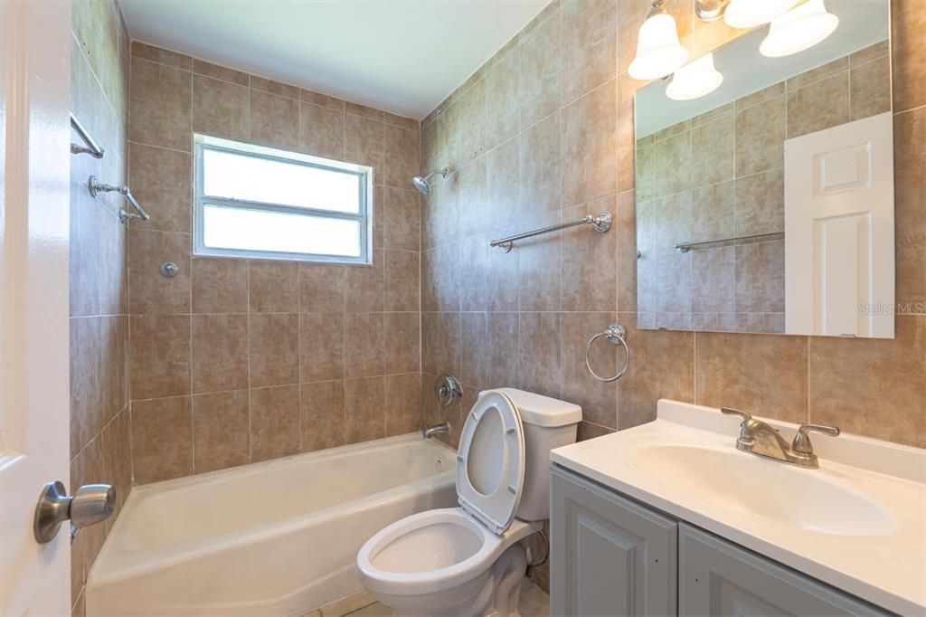 For Sale: $309,000 (3 beds, 2 baths, 1233 Square Feet)