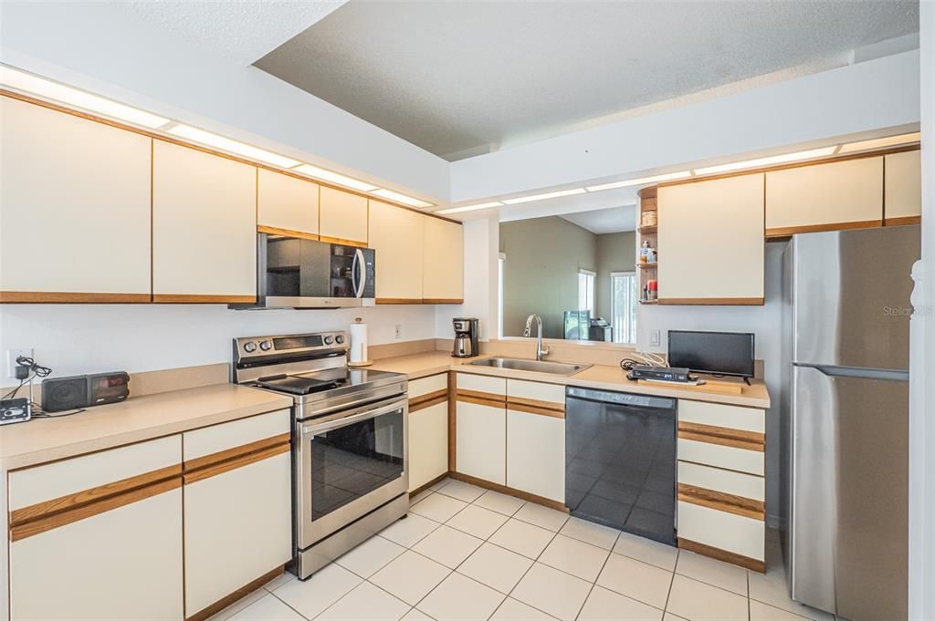 For Sale: $379,000 (2 beds, 2 baths, 1450 Square Feet)