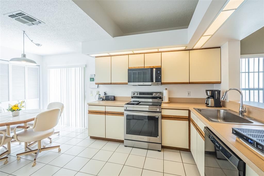 For Sale: $379,000 (2 beds, 2 baths, 1450 Square Feet)