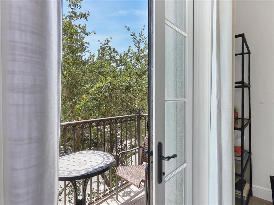 For Rent: $2,395 (2 beds, 2 baths, 960 Square Feet)