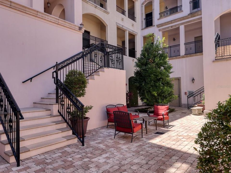For Rent: $2,395 (2 beds, 2 baths, 960 Square Feet)