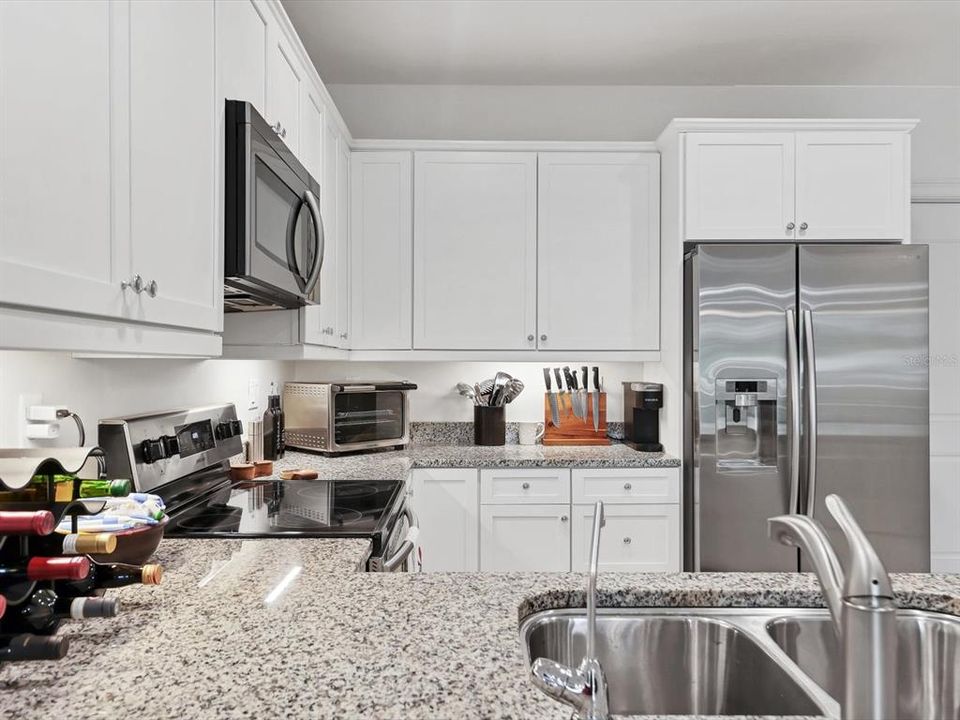 For Rent: $2,395 (2 beds, 2 baths, 960 Square Feet)