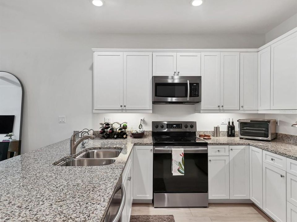 For Rent: $2,395 (2 beds, 2 baths, 960 Square Feet)