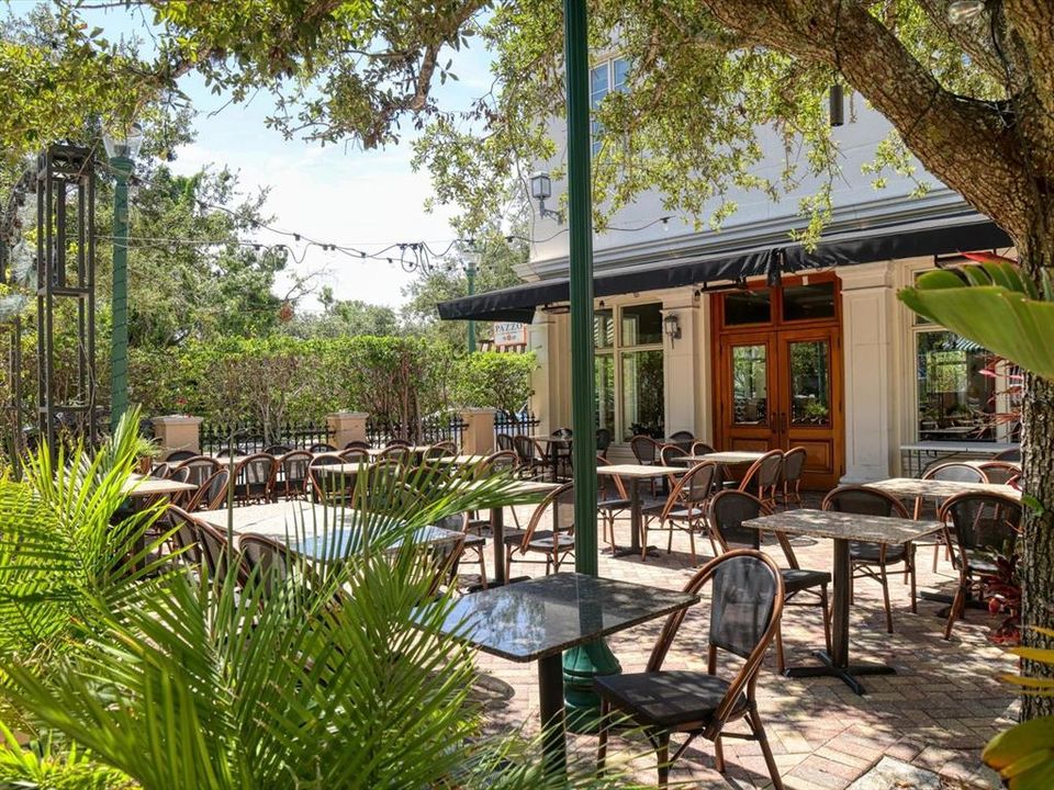 For Rent: $2,395 (2 beds, 2 baths, 960 Square Feet)