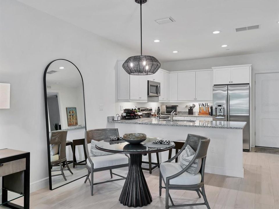 For Rent: $2,395 (2 beds, 2 baths, 960 Square Feet)