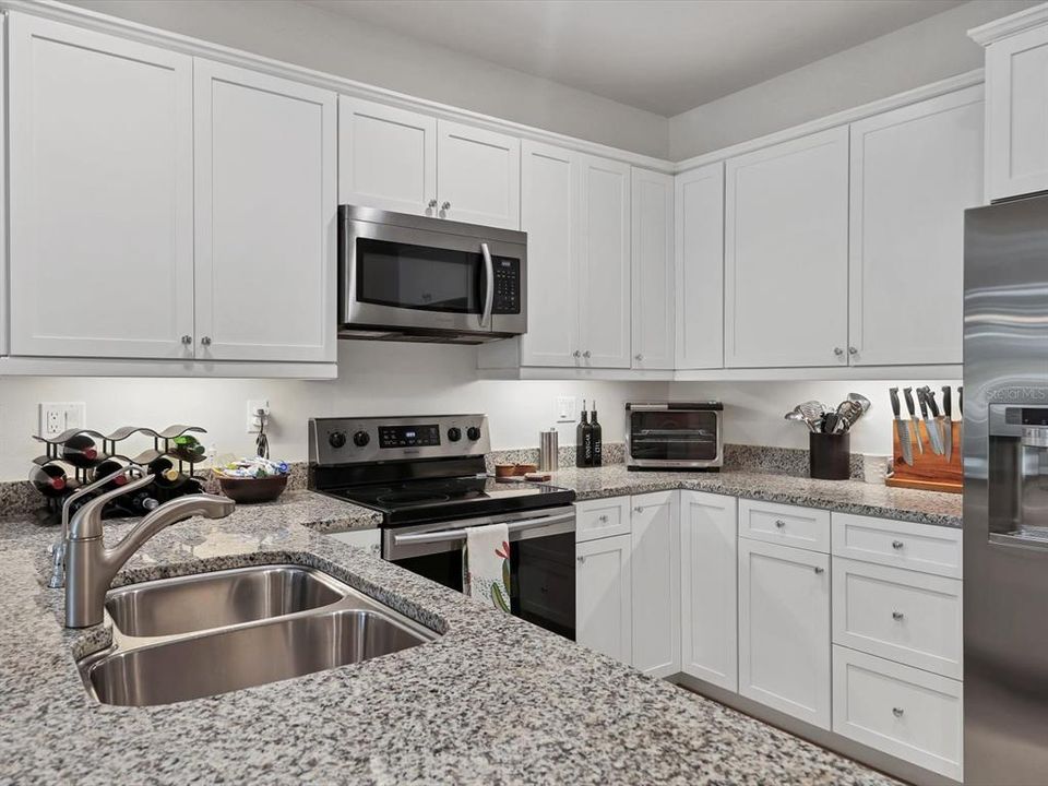 For Rent: $2,395 (2 beds, 2 baths, 960 Square Feet)