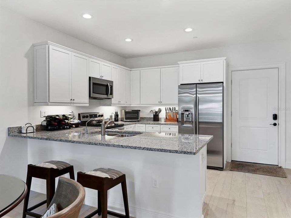 For Rent: $2,395 (2 beds, 2 baths, 960 Square Feet)