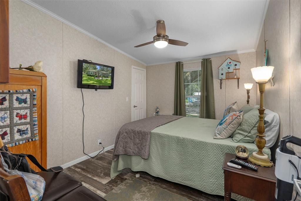 For Sale: $349,900 (3 beds, 2 baths, 1296 Square Feet)