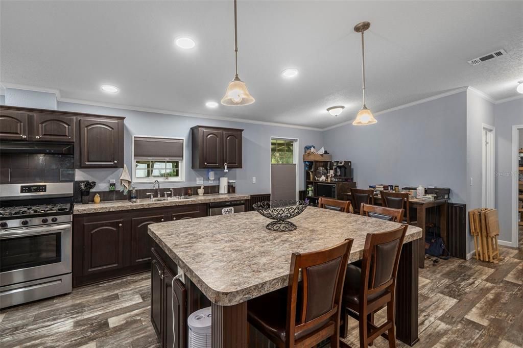 For Sale: $349,900 (3 beds, 2 baths, 1296 Square Feet)