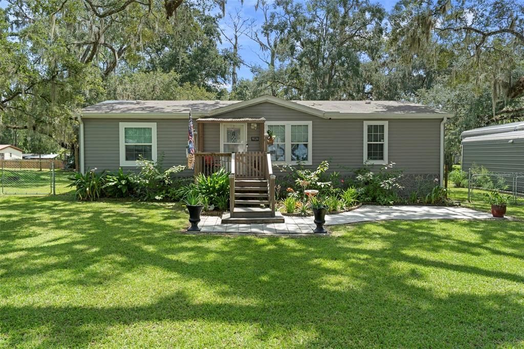 For Sale: $349,900 (3 beds, 2 baths, 1296 Square Feet)