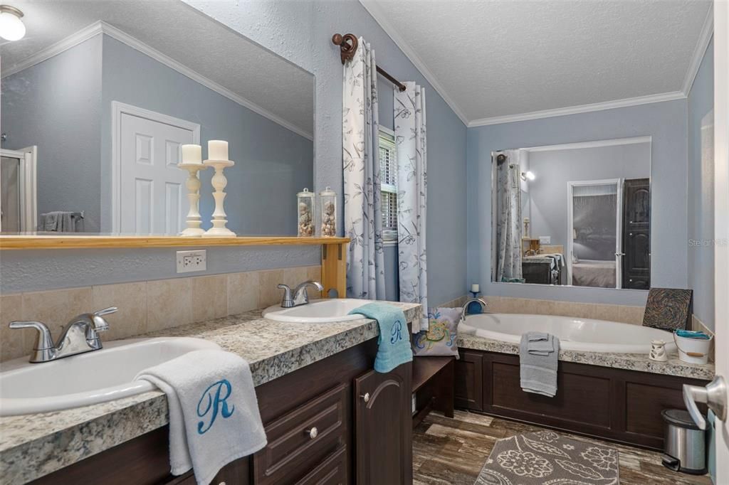 For Sale: $349,900 (3 beds, 2 baths, 1296 Square Feet)