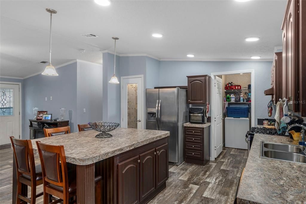 For Sale: $349,900 (3 beds, 2 baths, 1296 Square Feet)
