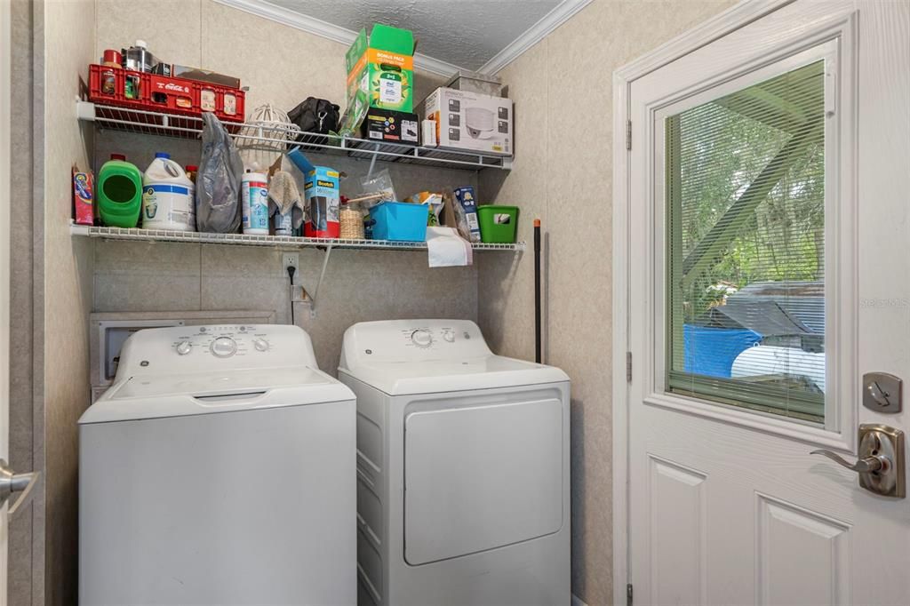 For Sale: $349,900 (3 beds, 2 baths, 1296 Square Feet)