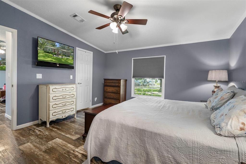 For Sale: $349,900 (3 beds, 2 baths, 1296 Square Feet)