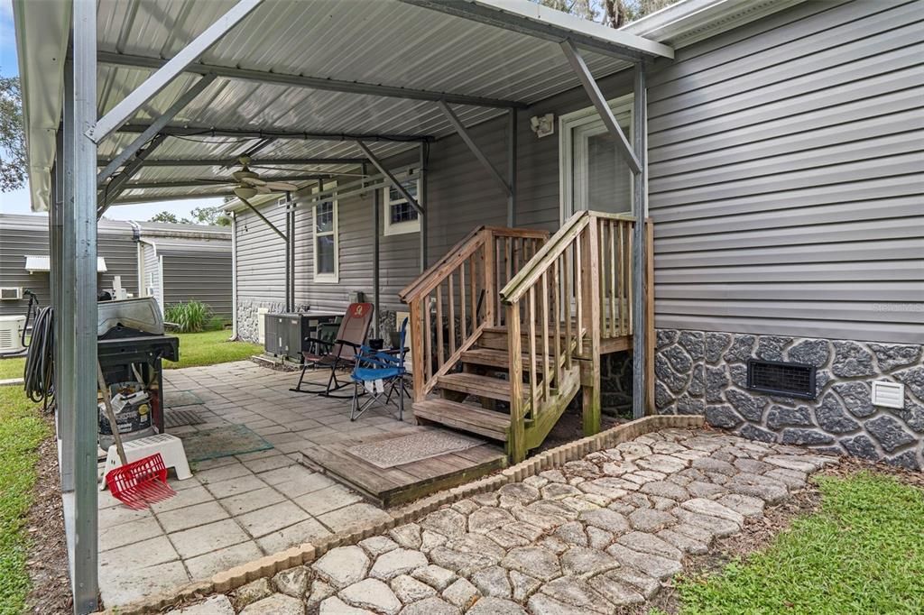 For Sale: $349,900 (3 beds, 2 baths, 1296 Square Feet)