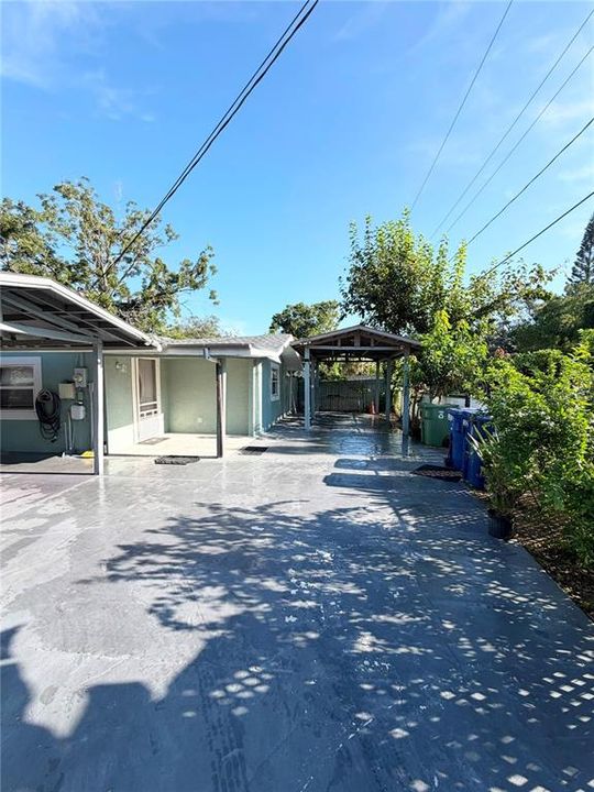 For Sale: $329,999 (2 beds, 1 baths, 944 Square Feet)