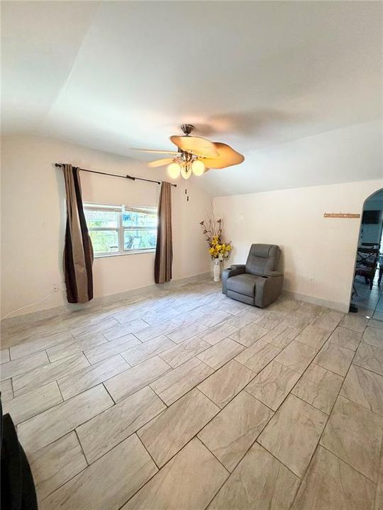 For Sale: $329,999 (2 beds, 1 baths, 944 Square Feet)