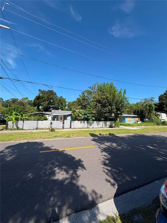 For Sale: $329,999 (2 beds, 1 baths, 944 Square Feet)