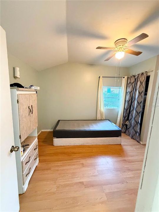For Sale: $329,999 (2 beds, 1 baths, 944 Square Feet)