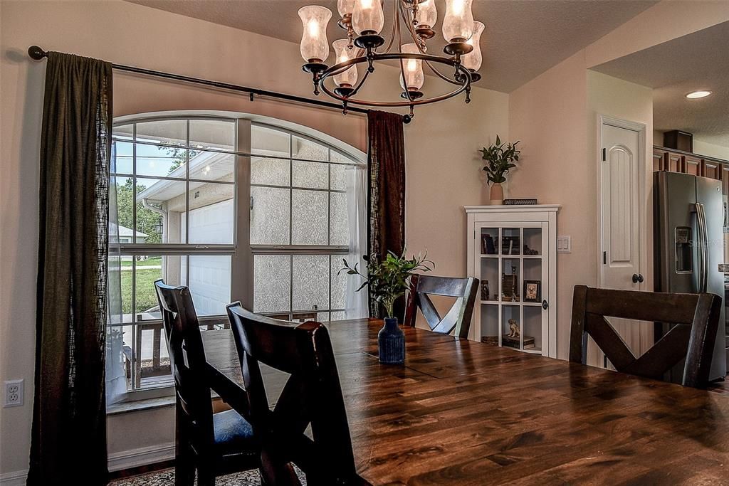 En Venta: $374,900 (4 camas, 2 baños, 1766 Pies cuadrados)
