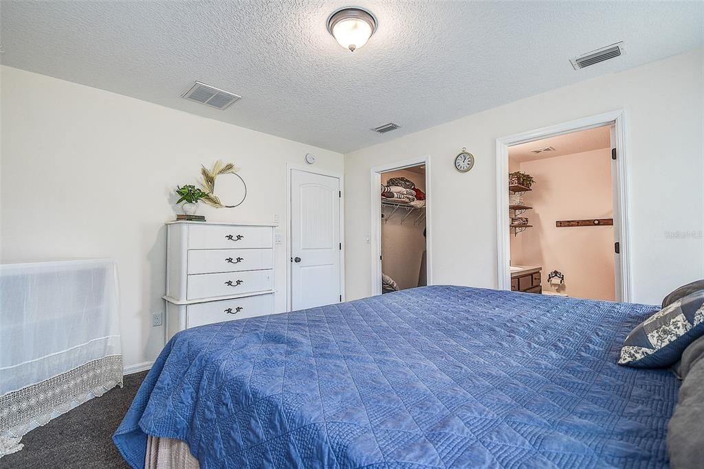 En Venta: $374,900 (4 camas, 2 baños, 1766 Pies cuadrados)