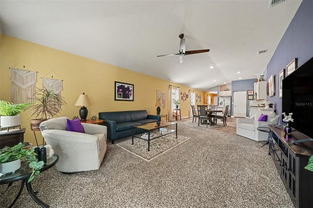 For Sale: $312,900 (3 beds, 2 baths, 1655 Square Feet)