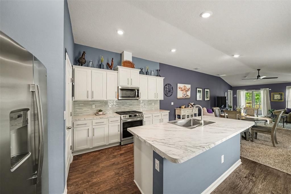 For Sale: $312,900 (3 beds, 2 baths, 1655 Square Feet)