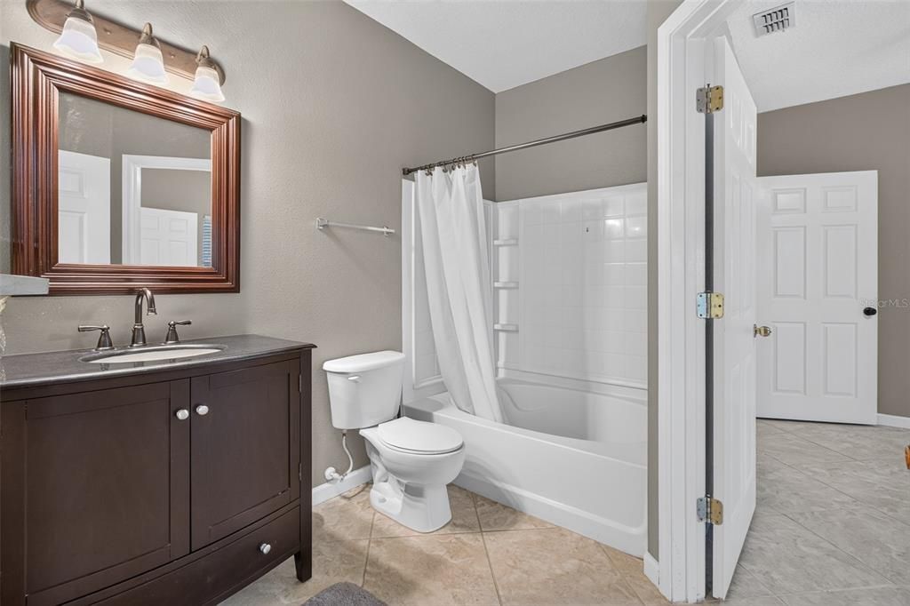 En Venta: $224,900 (2 camas, 2 baños, 925 Pies cuadrados)