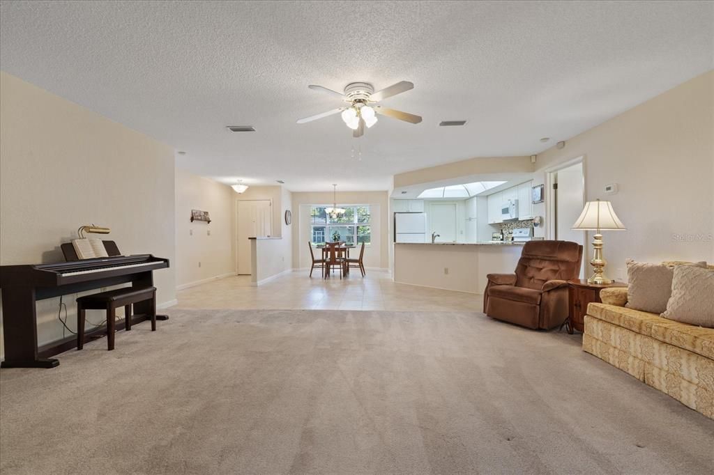 For Sale: $299,000 (3 beds, 2 baths, 1412 Square Feet)