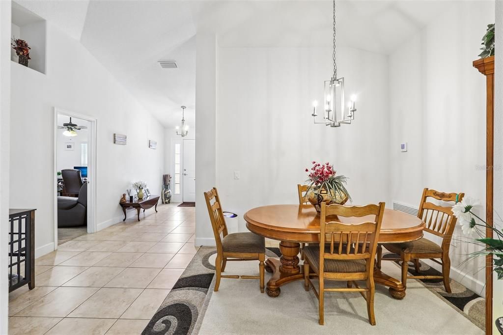 En Venta: $369,900 (4 camas, 3 baños, 2217 Pies cuadrados)