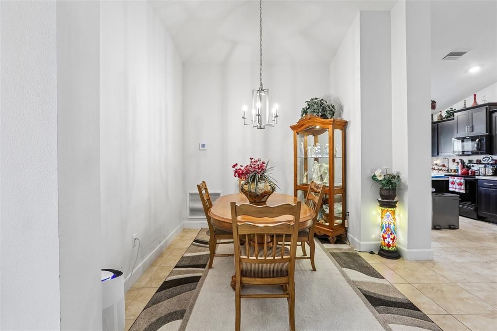 En Venta: $369,900 (4 camas, 3 baños, 2217 Pies cuadrados)