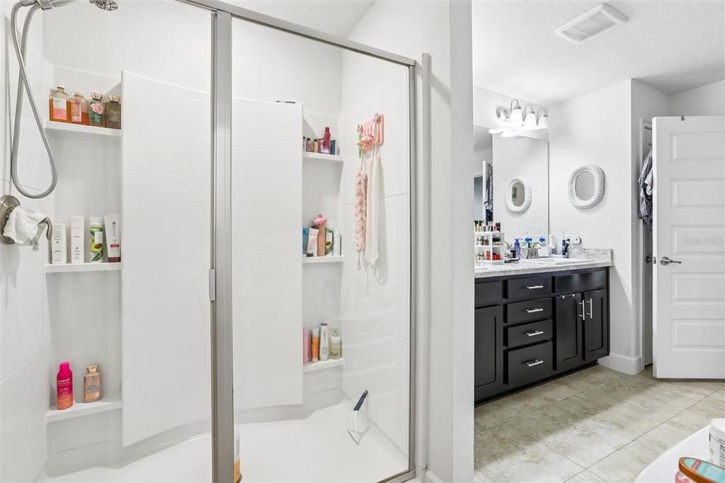 En Venta: $369,900 (4 camas, 3 baños, 2217 Pies cuadrados)