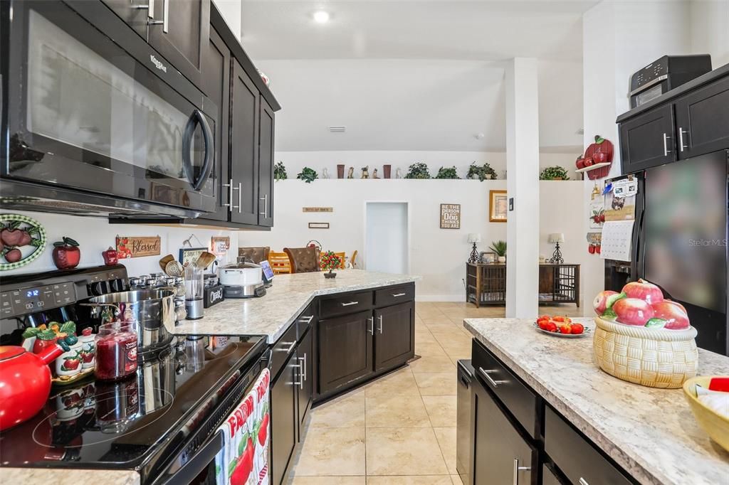 En Venta: $369,900 (4 camas, 3 baños, 2217 Pies cuadrados)
