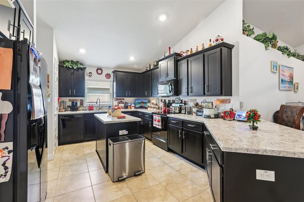 En Venta: $369,900 (4 camas, 3 baños, 2217 Pies cuadrados)