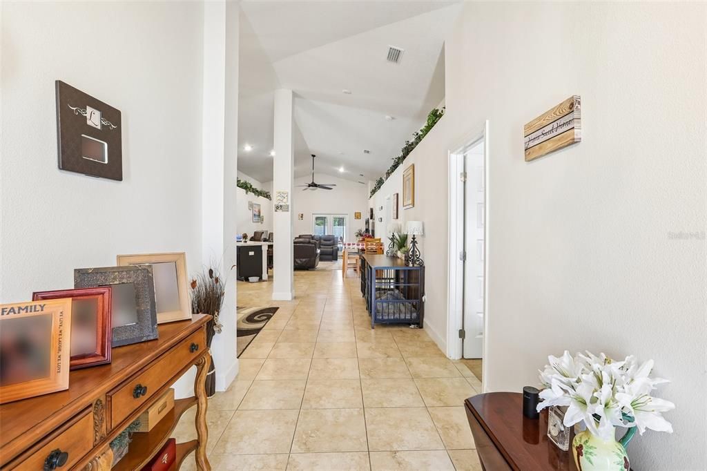 En Venta: $369,900 (4 camas, 3 baños, 2217 Pies cuadrados)