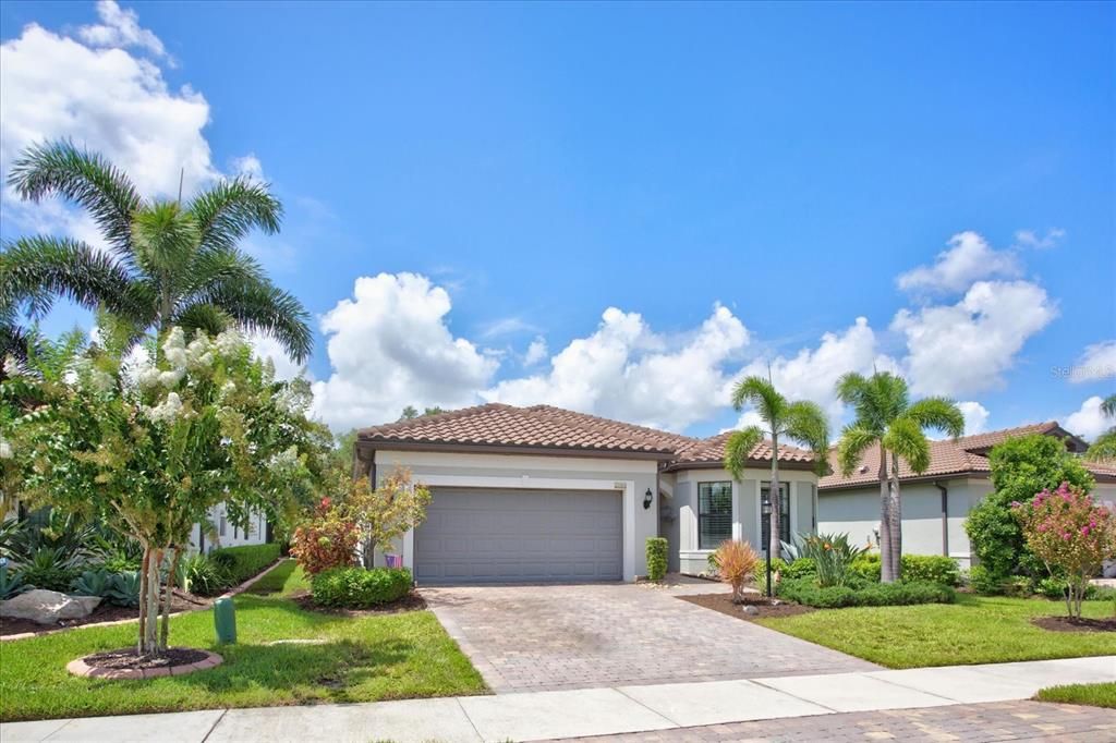 For Sale: $824,900 (2 beds, 2 baths, 1930 Square Feet)