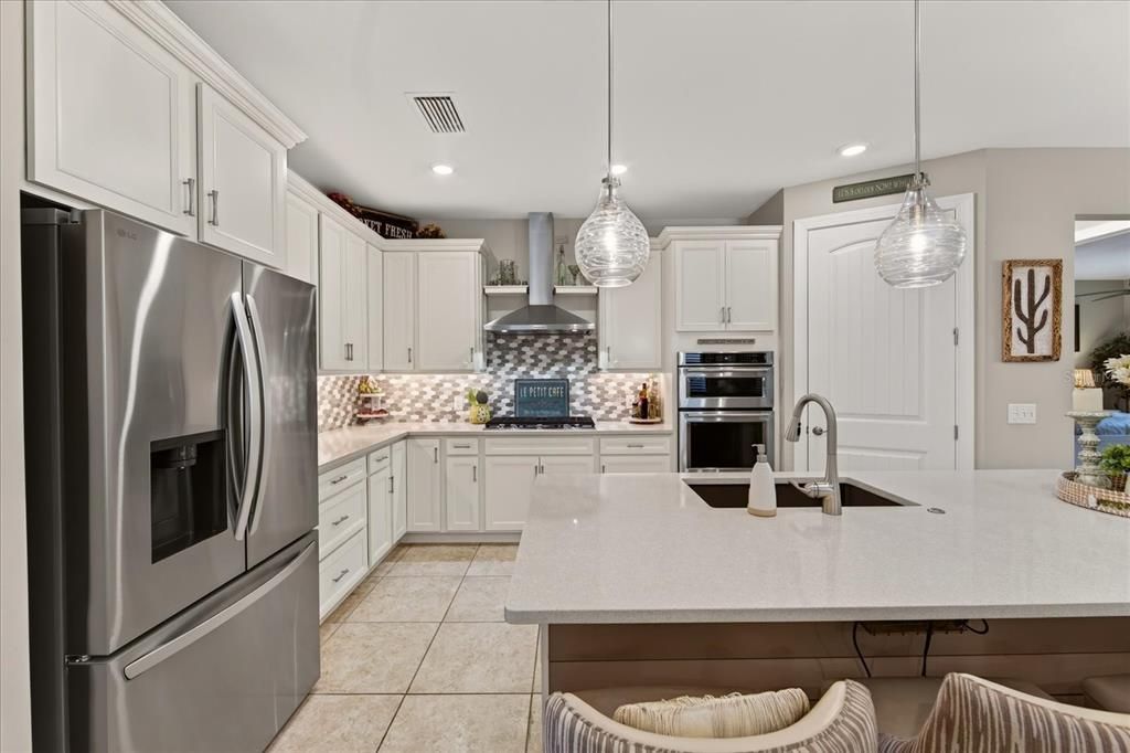 For Sale: $824,900 (2 beds, 2 baths, 1930 Square Feet)
