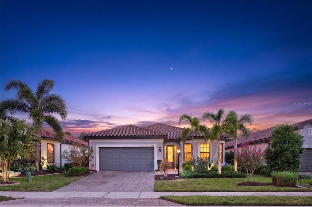 For Sale: $824,900 (2 beds, 2 baths, 1930 Square Feet)