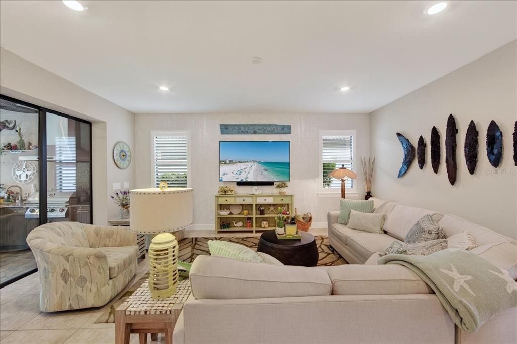 For Sale: $824,900 (2 beds, 2 baths, 1930 Square Feet)