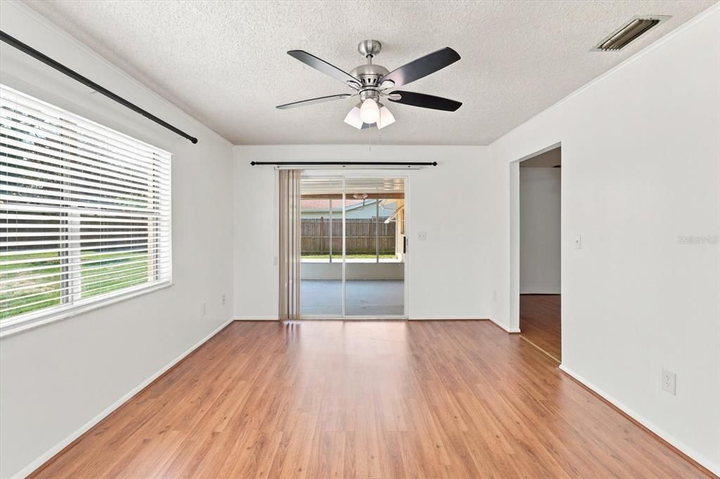 En Venta: $239,900 (3 camas, 2 baños, 1363 Pies cuadrados)