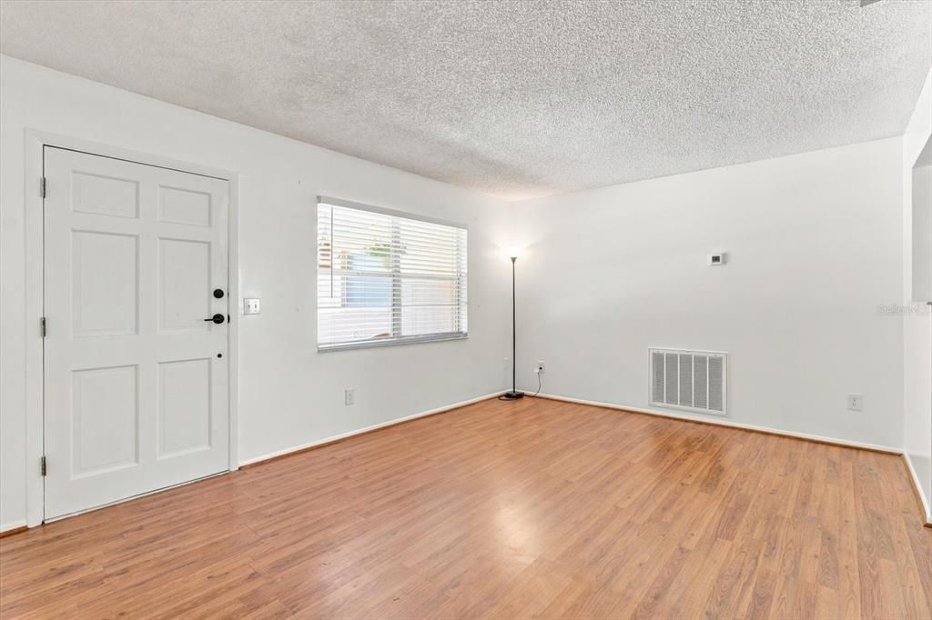 En Venta: $239,900 (3 camas, 2 baños, 1363 Pies cuadrados)