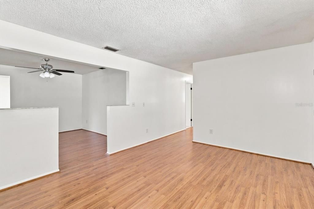 En Venta: $239,900 (3 camas, 2 baños, 1363 Pies cuadrados)